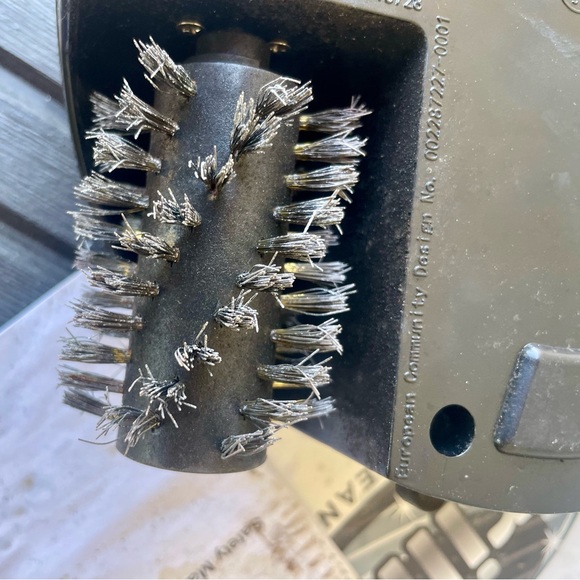 Grillbot Automatic Grill Cleaning Robot Includes AC Adapter to recharge - Picture 7 of 8